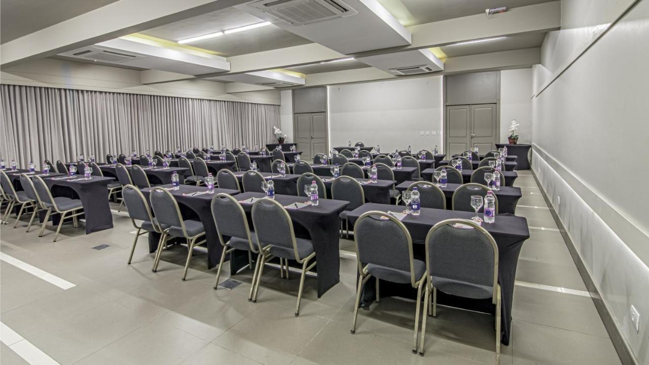 Hotel Deville Express Cascavel Cascavel  Eksteriør billede