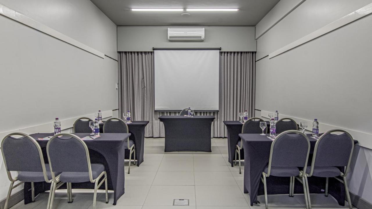 Hotel Deville Express Cascavel Cascavel  Eksteriør billede