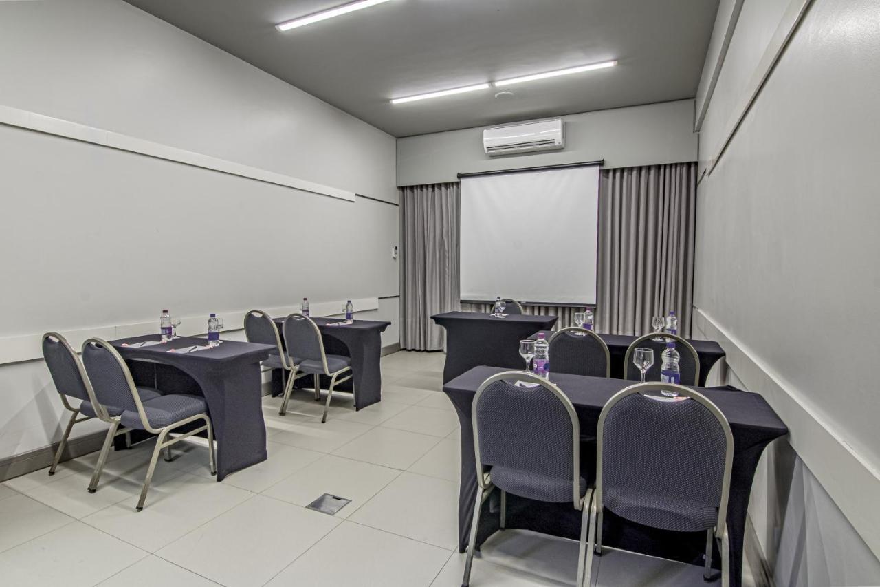 Hotel Deville Express Cascavel Cascavel  Eksteriør billede